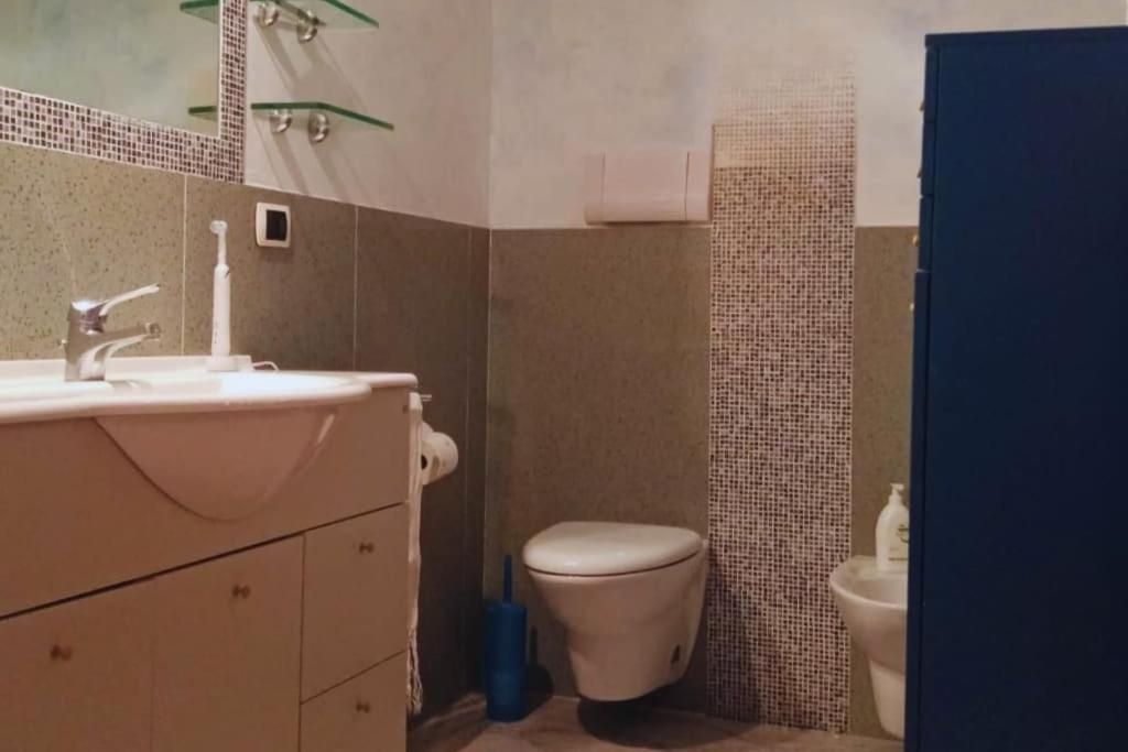 Casa Flora A Due Passi Dal Mare Giovinazzo Exterior foto
